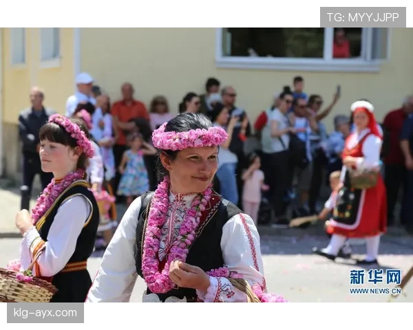 保加利亚索非亚球场迎来重磅赛事,球迷热情高涨点燃现场氛围 保加利亚索非亚球场迎来重磅赛事,球迷热情高涨点燃现场氛围