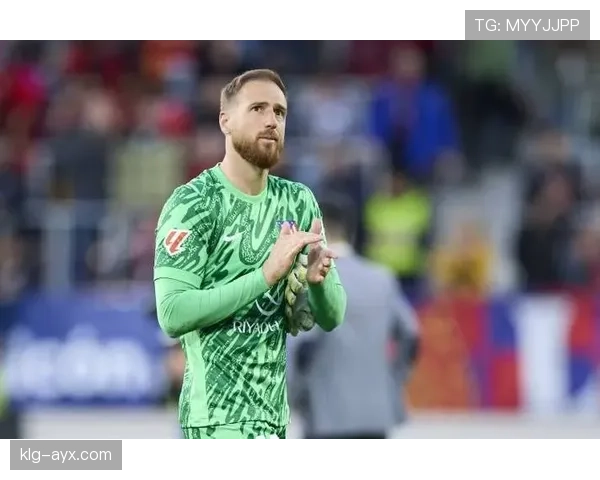 奥布拉克荣膺西甲年度最佳守门员，持续巩固其传奇地位与表现稳健