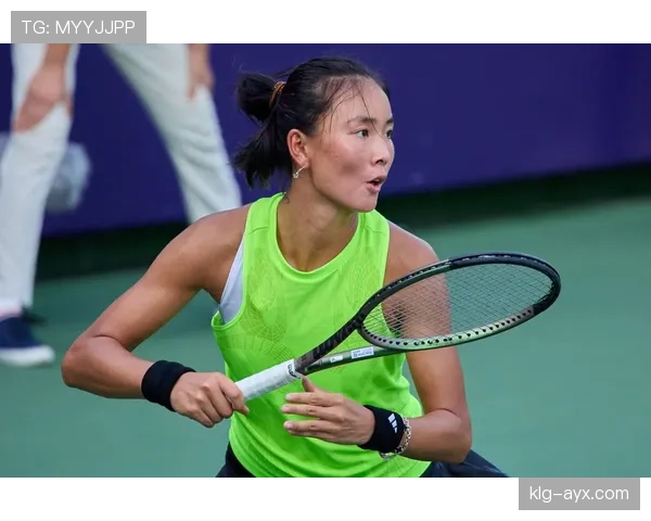 袁悦训练完直接啃鸡腿，这自律人设是不是有点绷不住了？