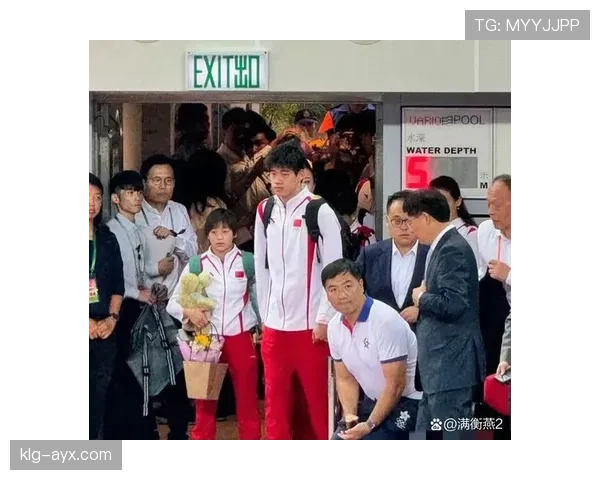 潘展乐拎个买菜袋，价格像百万包包，这反差笑到我肚子疼